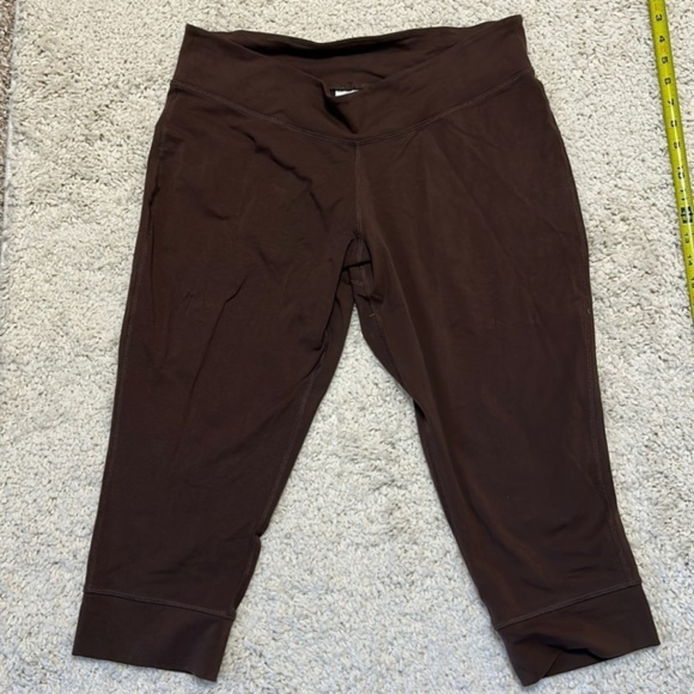 PATAGONIA NWOT L tranquila capris form fitting leggings in brown